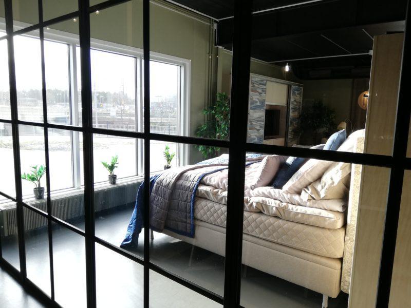 Mirror Line showroom